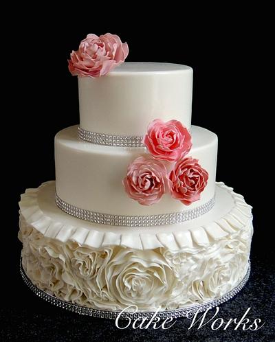 Ruffles and Bling - Cake by Alisa Seidling