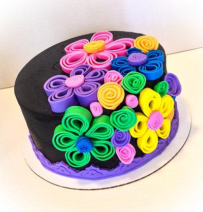 Quilled Flowers  - Cake by Cups-N-Cakes 