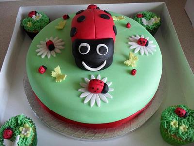 LADYBIRD CAKE - Cake by Tinascupcakes