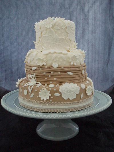 Vintage Lace Effect Wedding Cake - Cake by Janne Regan