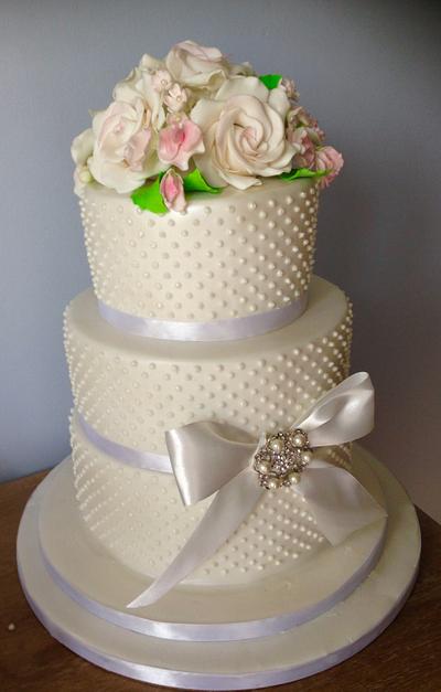 Pearl wedding cake  - Cake by Lorna