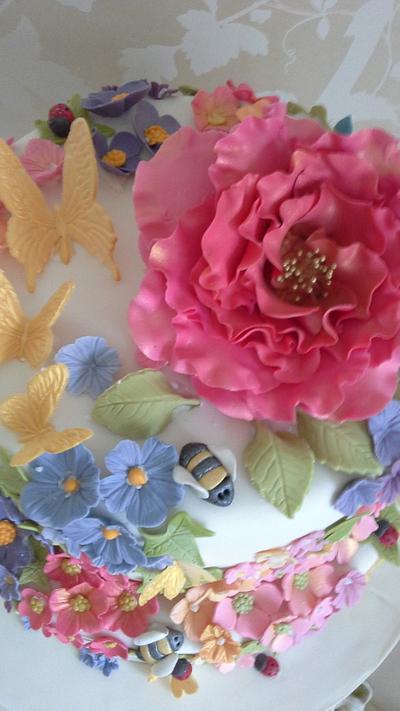 Bees & Blossom - Cake by Pretty Amazing Cakes