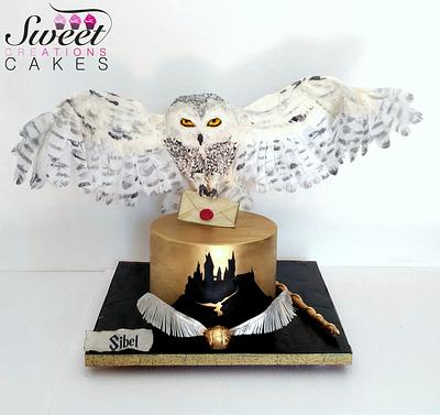Harry Potter themed cake : gravity defying landing Hedwige owl  - Cake by Sweet Creations Cakes