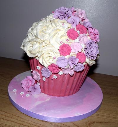 Giant Cupcake - Cake by emma