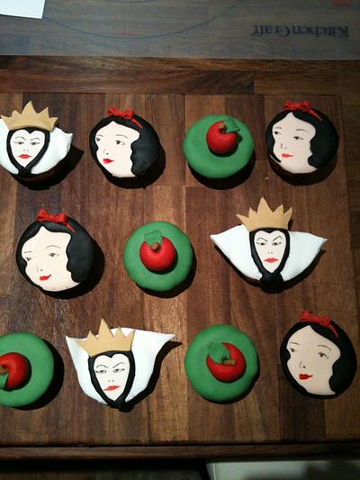 Snow White Cupcakes - Cake by Tina Harrigan-James