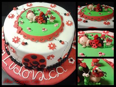Ladybug Cake - Cake by Samantha