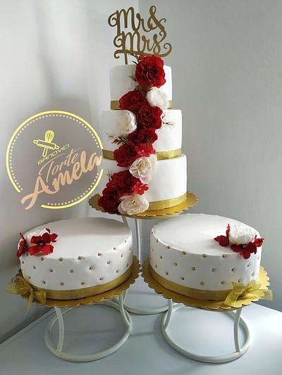 Dark red and white beuty wedding cake  - Cake by Torte Amela