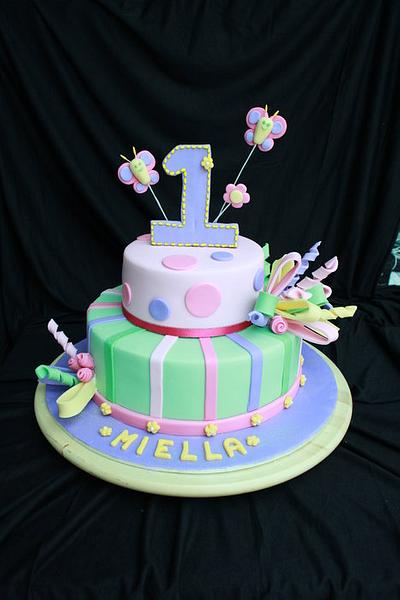 Cute 1st Birthday - Cake by Courtney Noble