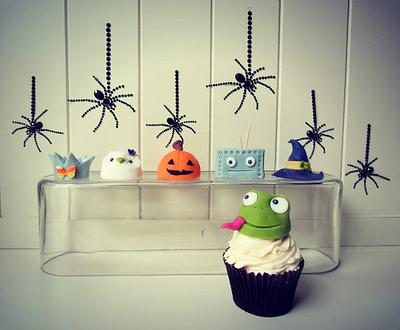 Halloween Costume Cupcake Toppers - Cake by Renee Daly