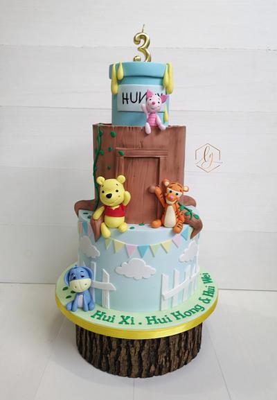 Pooh and Friends - Cake by Lulu Goh