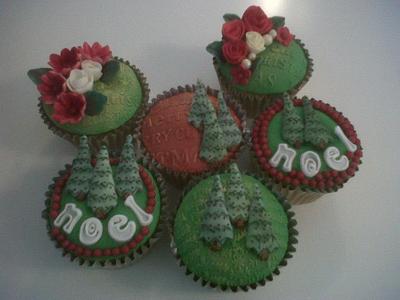Victorian Christmas Cuppies - Cake by Vintage Rose