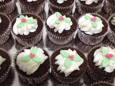 Holy Leaf Cupcakes - Cake by klinong