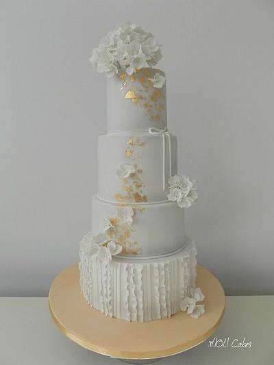 White wedding  - Cake by MOLI Cakes