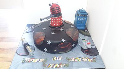 Dr who - Cake by Littlelizacakes