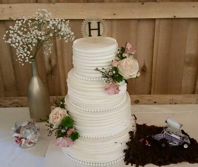 Wedding cake with a Twist - Cake by Patty's Cake Designs