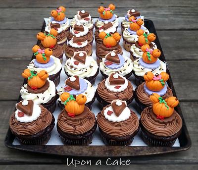 Mickey & Minnie Mouse pumpkin cupcakes! - Cake by Amanda