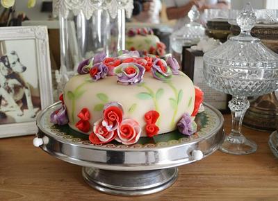 Painted and marzipan roses - Cake by Judith-JEtaarten