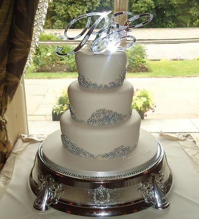 Ivory and Silver Pearls - Cake by BakesALot