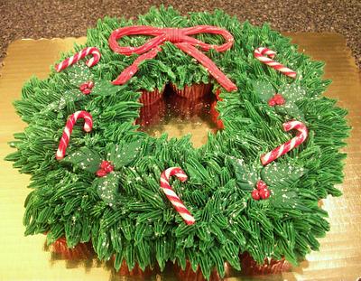 Christmas Cupcake Wreath - Cake by DeliciousDeliveries