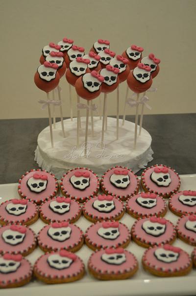 monster high cookies and cake pops - Cake by SaldiDiena