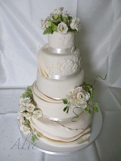 Ivory wedding cake - Cake by akve