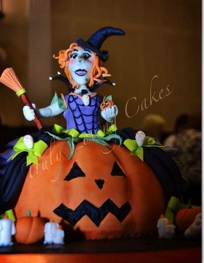 Aggy the pumpkin witch - Cake by trulylovingcakes