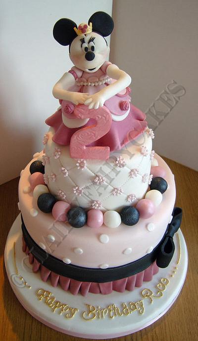 Minnie mouse - Cake by Clair Stokes