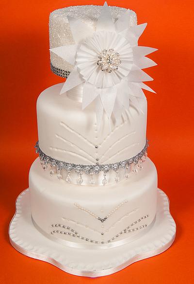 a bit of sparkle - Cake by Justine