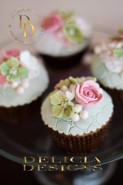 Vintage green cupcakes - Cake by Delicia Designs