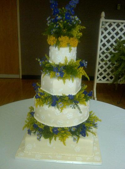 Wildflower wedding cake - Cake by GinaS