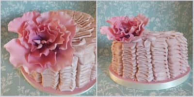 Pink and frilly cake - Cake by jennie