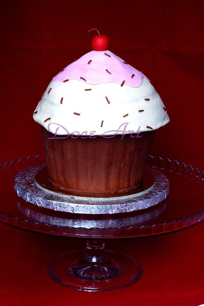 Giant cupcake - Cake by Magda Martins - Doce Art