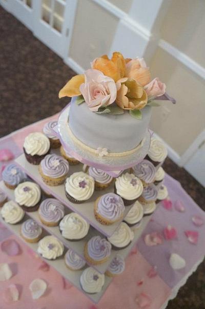 Flower cupcake tower - Cake by KAT