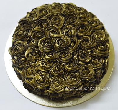 Antique Gold Rosettes - Cake by Thasni mariyam wahid