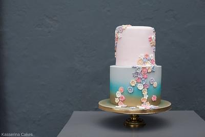 2 Tier blossoms with gold - Cake by Kasserina Cakes