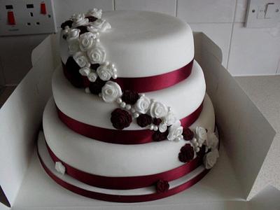 burgandy and white rose wedding cake - Cake by Tinascupcakes