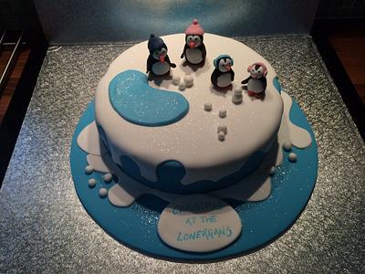 Penguin fun - Cake by Lisa Ryan