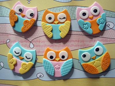 Owl cupcake toppers - Cake by Renee Daly