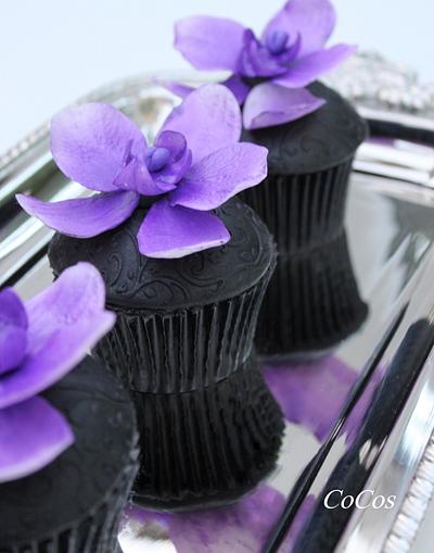 sugar orchid cupcakes  - Cake by Lynette Brandl