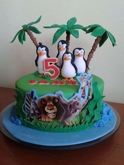 Penguins of Madagascar  - Cake by sandram