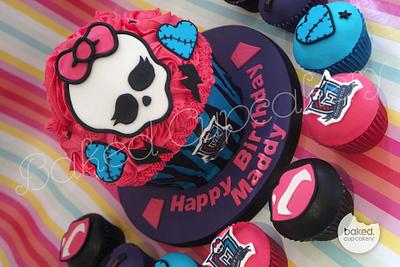 Monster High Giant Cupcake - Cake by Helena, Baked Cupcakery