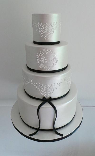 Lustre and Henna - Cake by TiersandTiaras