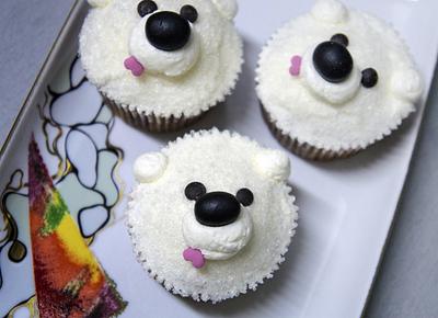 Polar Bear Cupcakes - Cake by Laura Dachman