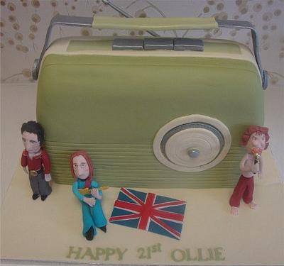 Retro Radio - Cake by cupcakenz