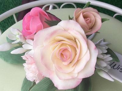Sugar Roses cake topper - Cake by Michelle George