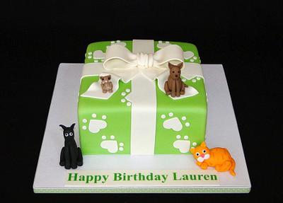 Animal Gift Box - Cake by Elisa Colon