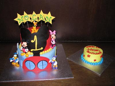 Mickey Moue Club House - Cake by Lacey Deloli