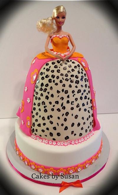 Barbie with cheetah dress - Cake by Skmaestas