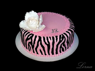Pink & black.. - Cake by Lorna