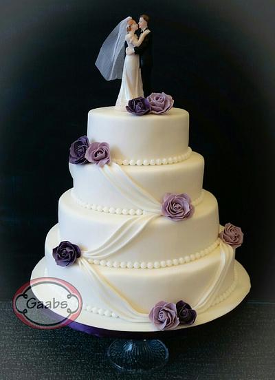 White weddingcake with purple - Cake by Gaabs